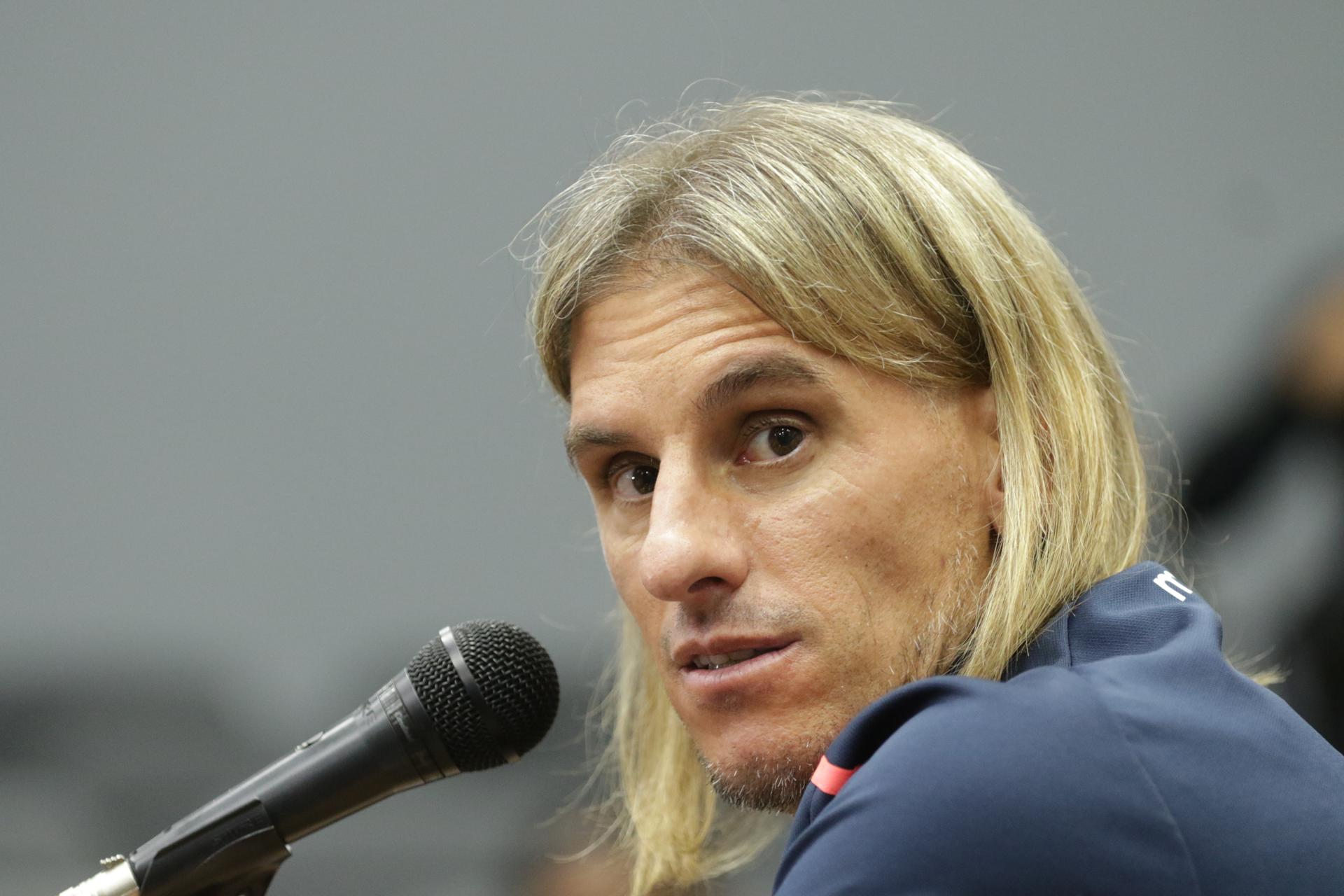 El seleccionador de Ecuador, el argentino Sebstián Beccacece, habló este miércoles en Guayaquil sobre su partido de eliminatorias del Mundial contra Brasil. EFE/Jonathan Miranda