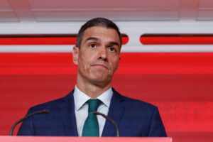 El presidente del Gobierno, Pedro Sánchez en rueda de prensa tras las reunión de la Ejecutiva Federal del PSOE, este lunes en la sede de Ferraz. EFE/ Javier Lizon