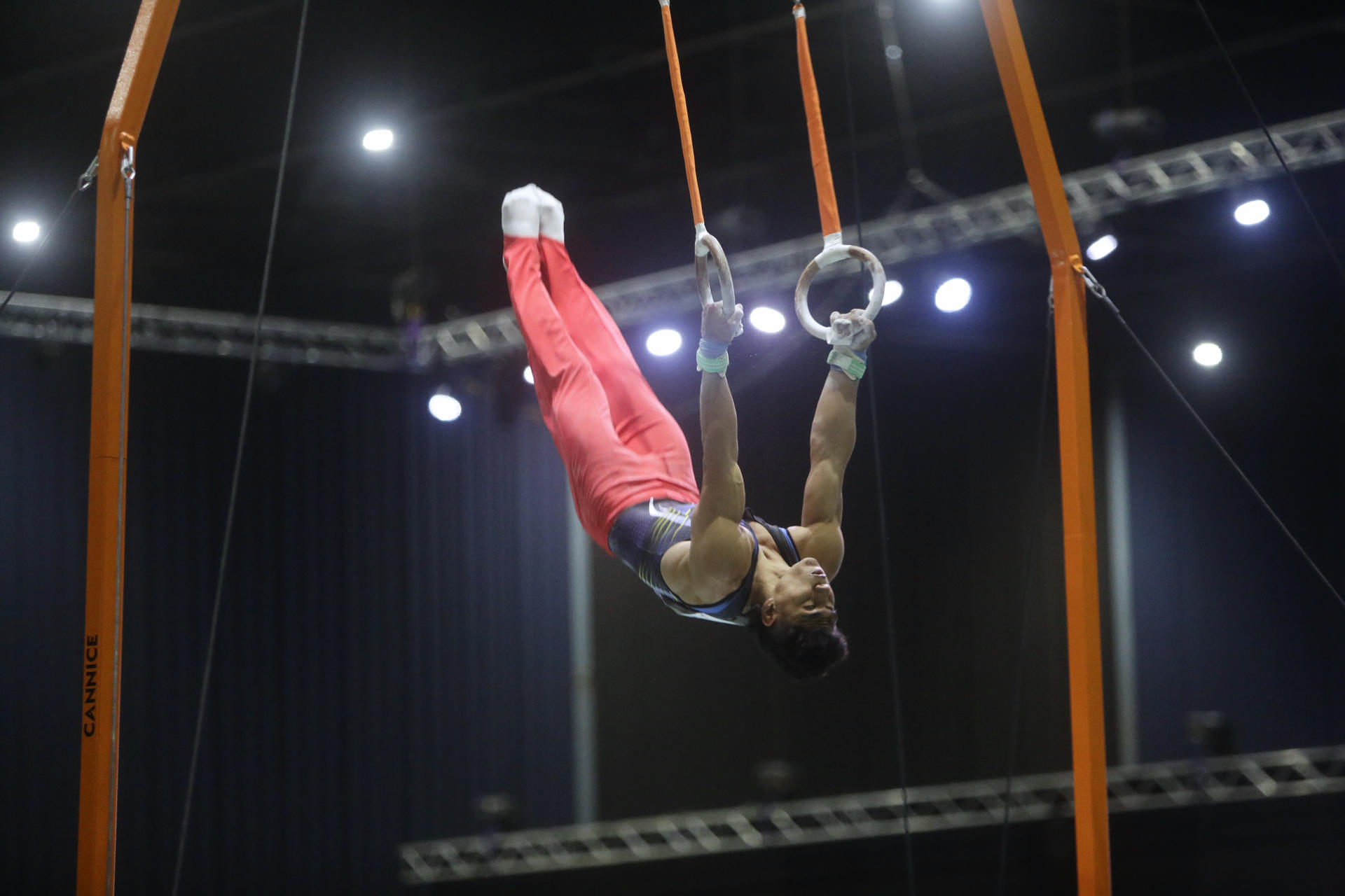 Ángel Barajas, de Colombia, durante el Campeonato Panamericano de Gimnasia Artística de Adultos en Ciudad de Panamá. EFE/ Carlos Lemos