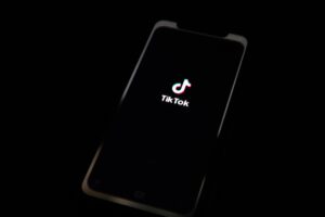 Imagen de archivo de un logo de Tik Tok. EFE/EPA/ROMAN PILIPEY