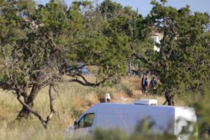 Las autoridades portuguesas y alemanas están buscando en una vasta zona entre las ciudades de Lagos y Praia da Luz a Madeleine McCann, en Lagos, Portugal, el 5 de junio de 2025. EFE/EPA/JOAO MATOS