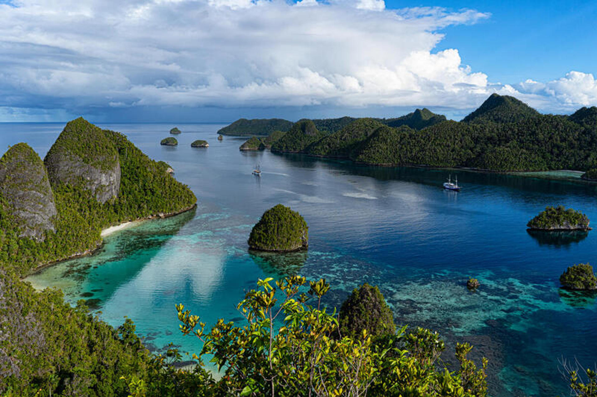 RAJA AMPAT (Indonesia), 12/06/2025.- Greenpeace denunció este jueves que la minería de níquel en el pequeño archipiélago de Raja Ampat, situado en el este de Indonesia, amenaza la biodiversidad de la zona, rica en vida marina, entre esfuerzos del país por convertirse en pieza clave de la cadena de suministro global de este mineral crítico. EFE/ Sumaryanto Bronto/greenpeace SOLO USO EDITORIAL/SOLO DISPONIBLE PARA ILUSTRAR LA NOTICIA QUE ACOMPAÑA (CRÉDITO OBLIGATORIO)