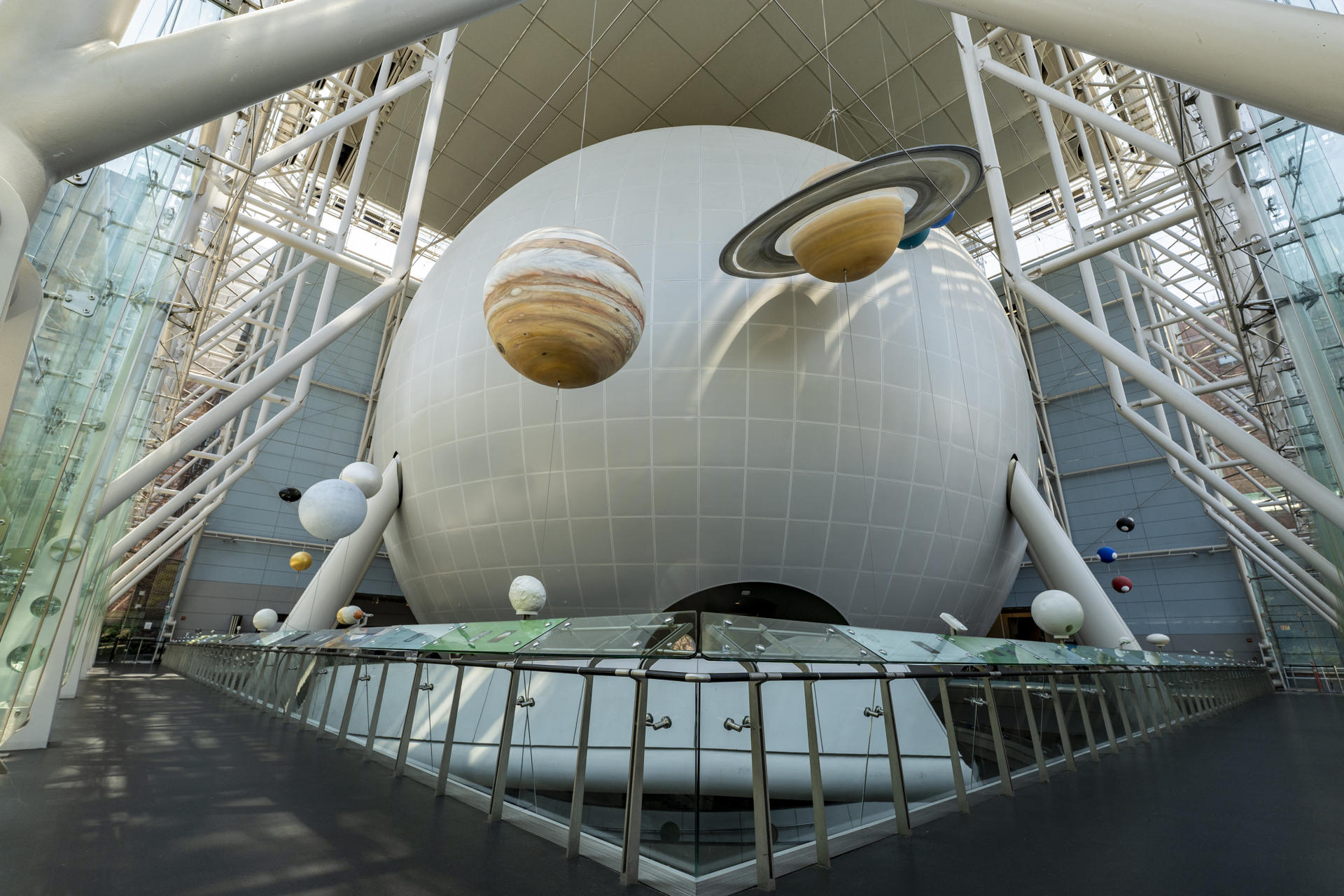 Fotografía del planetario del Museo Americano de Historia Natural durante la presentación del proyecto 'Encuentros en la Vía Láctea' este martes, en Nueva York (EE.UU.). EFE/ Angel Colmenares