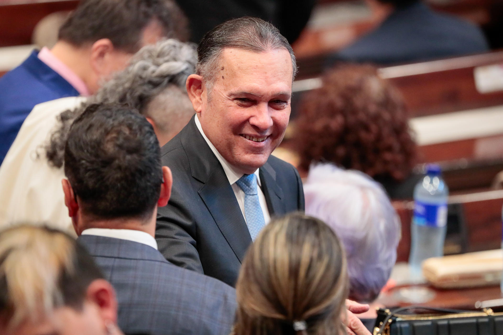 Fotografía de archivo del presidente del Senado de Colombia, Efraín Cepeda (c), en Bogotá (Colombia). EFE/Carlos Ortega