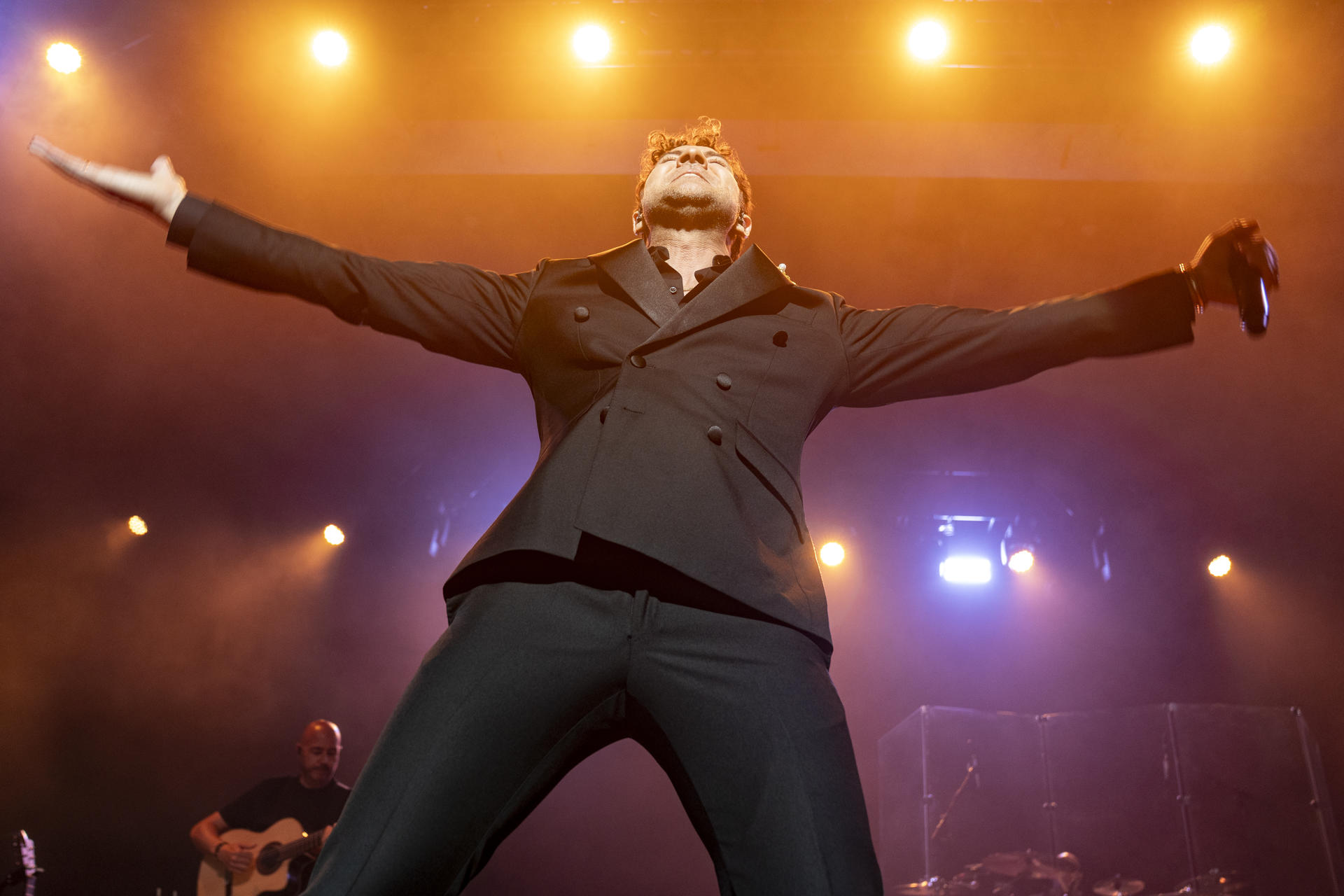 El cantante español David Bisbal durante un concierto de su gira ‘Back in the USA 2025 Tour' este sábado, 7 de junio, en el teatro Brooklyn Paramount, en Nueva York (NY, EE.UU.). EFE/Ángel Colmenares