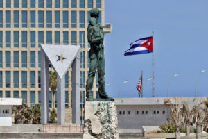 Fotografía de la Tribuna Antimperialista este martes, frente a la embajada de Estados Unidos, en La Habana (Cuba). EFE/ Ernesto Mastrascusa