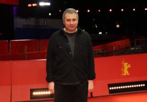 Imagen de archivo del director rumano Radu Jude en el Festival de Cine de Berlín. EFE/EPA/CHRISTOPHER NEUNDORF