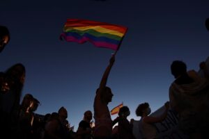Imagen de archivo de participantes en una marcha del Orgullo en Madrid. EFE/ Rodrigo Jiménez