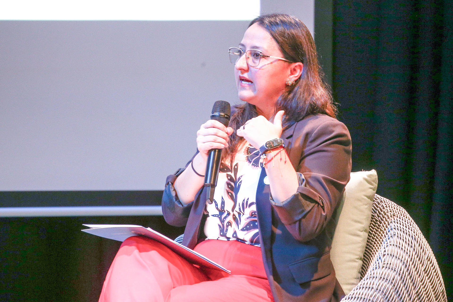 La representante de la Organización de las Naciones Unidas para la Alimentación y la Agricultura (FAO) en Ecuador, Erika Zárate, habla en el Foro Lácteo Ecuador 2025 este miércoles en Quito (Ecuador). EFE/ José Jácome