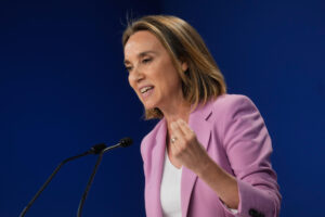 La secretaria general del PP, Cuca Gamarra, durante la rueda de prensa ofrecida tras la reunión del Comité de Dirección del Partido Popular, este lunes en Madrid. EFE/ Borja Sanchez-trillo