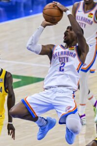 Shai-Gilgeous Alexander, estrella de los Oklahoma City Thunder, elogió este lunes la presentación de su compañero Jalen Williams, que colocó a su equipo a un solo triunfo del anillo. EFE/EPA/MANUELA SOLDI