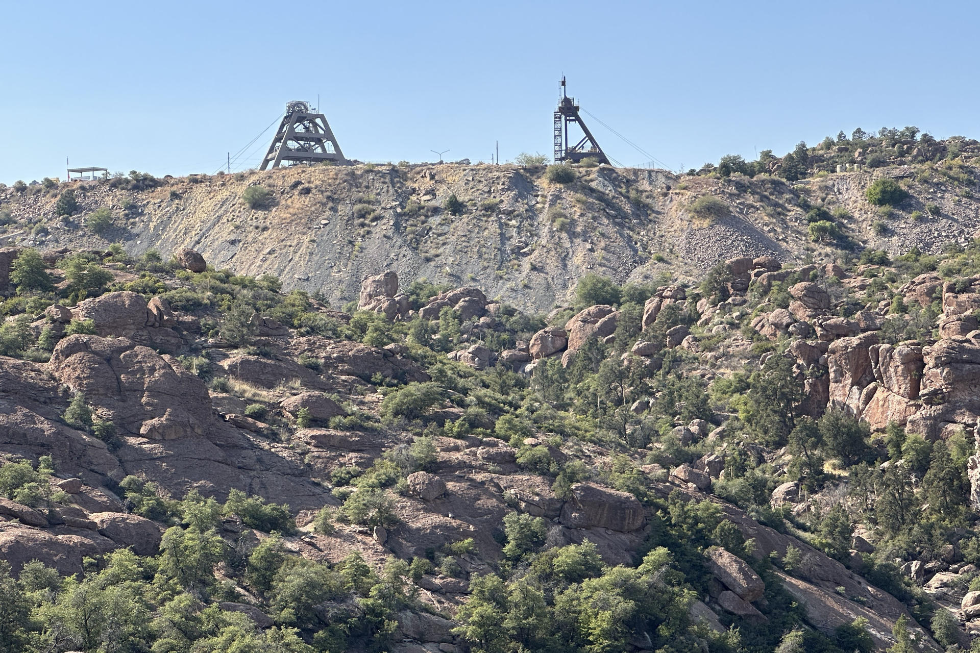 Fotografía cedida por la organización HECHO donde se muestra la ubicación de la mina Oak Flat, de la minera Resolution Copper, una alianza entre compañías del Reino Unido y Australia, ubicada en las afueras de Superior, un territorio a unos 97 kilómetros (60 millas) al este de Phoenix, Arizona. TEFE/ HECHO
