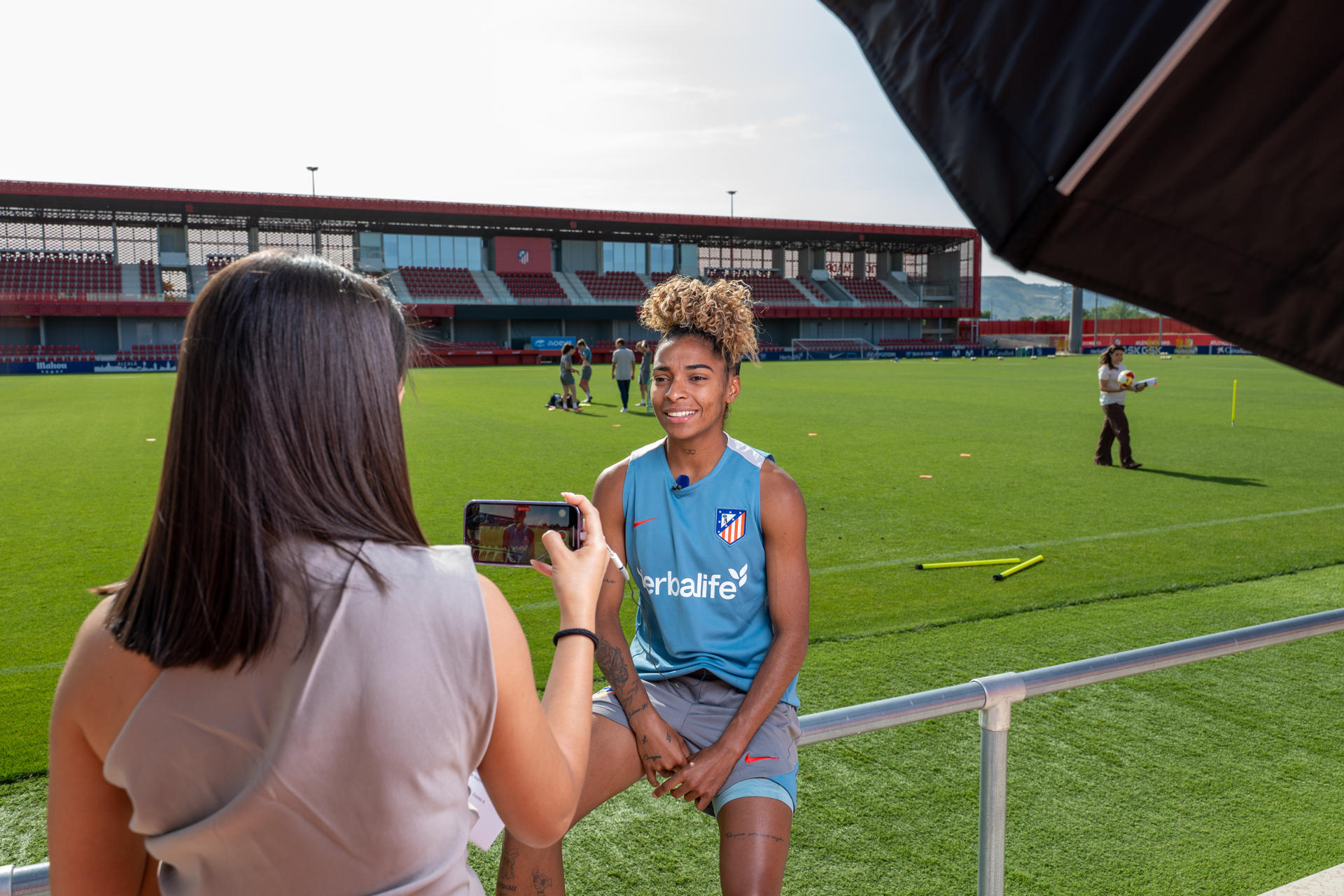 Recién llegada de Brasil y con el pulso competitivo aún vibrando tras sus dos triunfos con la selección absoluta, la delantera del Atlético de Madrid Luany Vitória da Silva (2 de marzo de 2003) aterriza en la final de la Copa de la Reina del fútbol femenino español con la ilusión intacta. En su primer año en el Atleti, la brasileña sueña con dejar huella este sábado ante el vigente campeón, . EFE/ Fernando Villar