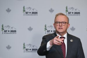 Kananaskis (Australia), 15/06/2025.- El primer ministro australiano, Anthony Albanese, durante una conferencia de prensa antes de la cumbre de líderes del G7 en Kananaskis, Alberta, Canadá. EFE/EPA/LUKAS COCH AUSTRALIA AND NEW ZEALAND OUT