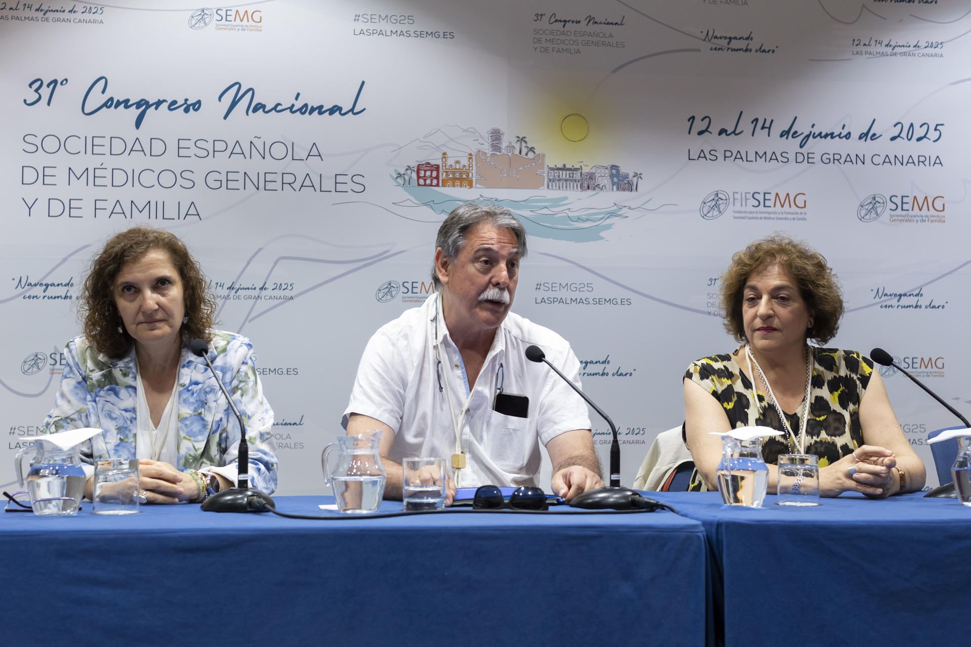La obesidad como enfermedad crónica y no un problema estético y los estragos en la salud de los microplásticos y otros disruptores endocrinos centran la segunda jornada del 31º Congreso de la Sociedad Española de Médicos Generales y de Familia (SEMG), que reúne en Las Palmas a más de 2.500 profesionales. En la imagen rueda de prensa de la responsable del Grupo Cardiovascular de la SEMG, Isabel Egocheaga (d); el representante del Grupo de Endocronología y Nutrición, José Manuel Cucalón (c); y la enfermera educadora en diabetes, Eva Sáez (i). EFE/ Quique Curbelo