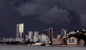 Vista panorámica de la ciudad de Guayaquil (Ecuador), en una fotografía de archivo. EFE/Francisco Ipanaque