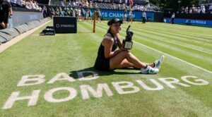 La estadounidense Jessica Pegula en la final del torneo de hierba de Bad Homburg (Alemania) ante la polaca Iga Swiatek. EFE/EPA/RONALD WITTEK
