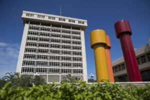 Fotografía de archivo de una vista general del edificio sede del Banco Central de la República Dominicana (BCRD), en Santo Domingo. EFE/Orlando Barría