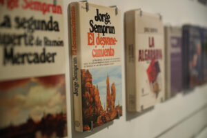 Presentación de la exposición 'Jorge Semprún. El largo viaje'  que se podrá visitar del 3 de junio al 31 de agosto de 2025, en la sede de la Biblioteca Nacional de España, en Madrid. EFE/ Alberto Aguado