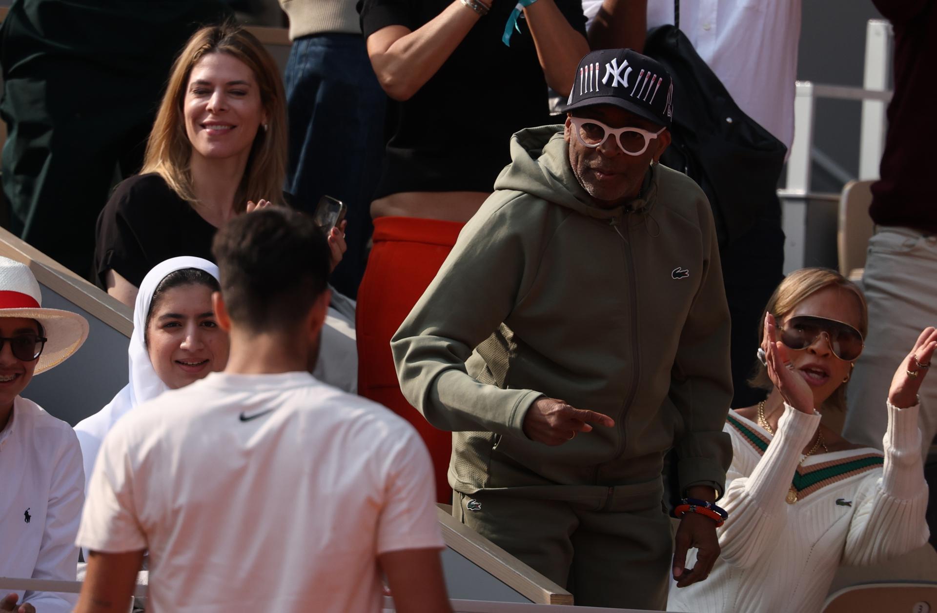El guionista Spike Lee en Roland Garros. EFE/EPA/MOHAMMED BADRA