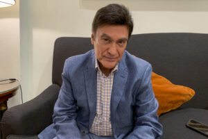 El vocalista y fundador del grupo Los Tigres del Norte, Jorge Hernández, durante una entrevista a EFE. EFE/Inmaculada Balbas