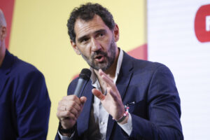 Jorge Garbajosa, exjugador de baloncesto y Presidente de FIBA Europa, participa en la mesa "El Futuro del Basket. Construyendo el mañana del Baloncesto" durante la jornada inaugural del "Sports Summit Madrid 2025". EFE/David Fernández