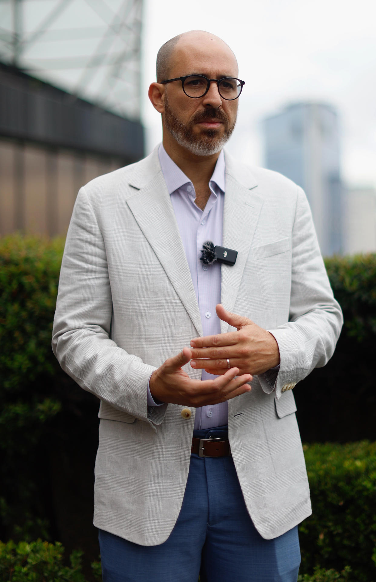 El Asesor Regional en Nutrición y Actividad Física para las Américas de la OPS/OMS, Fabio da Silva Gomes, habla durante una entrevista con EFE este lunes, en Ciudad de México (México). EFE/ Sáshenka Gutiérrez