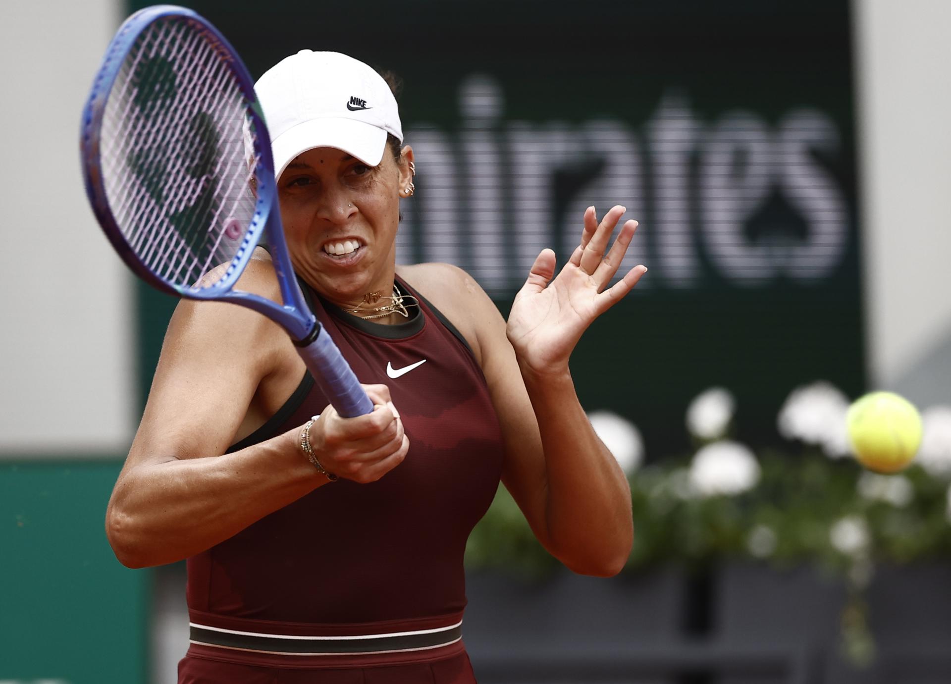 La estadounidense Madison Keys en Roland Garros ante su compatriota Hailey Baptiste. EFE/EPA/YOAN VALAT