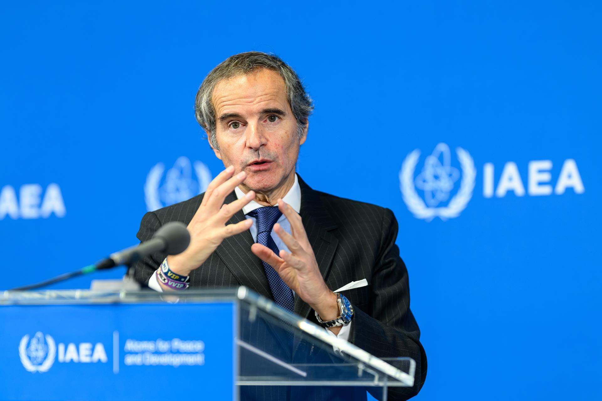 El director general del Organismo Internacional de Energía Atómica (OIEA), Rafael Grossi, en una conferencia de prensa en Viena, el 9 de junio de 2025. EFE/EPA/MAX SLOVENCIK