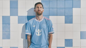 Fotografía cedida por el Inter de Miami de Lionel Messi vistiendo la nueva indumentaria del equipo. EFE/Inter Miami