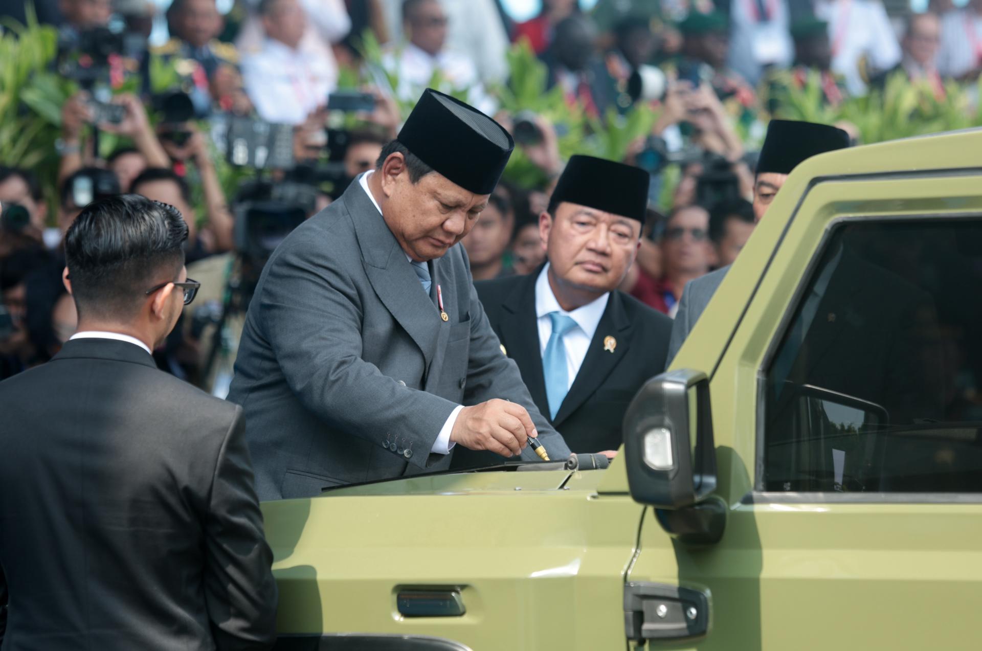 Fotografía de archivo, tomada el 11/06/2025, del presidente de Indonesia, Prabowo Subianto, durante una exhibición militar en Yakarta. EFE/EPA/ADI WEDA