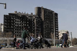 Imagen de archivo del edificio incendiado en el barrio valenciano de Campanar en febrero de 2024, en el que murieron diez personas. EFE/Manuel Bruque/Archivo