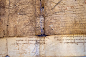 Manuscrito encontrado con comentarios a diversos salmos bíblicos. EFE/ Raquel Manzanares