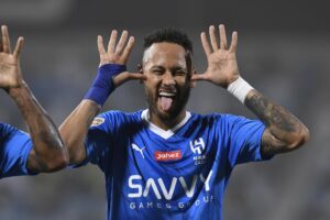 El exjugador del Al Hilal Neymar celebra un gol en foto de archivo de STRINGER. EFE/EPA