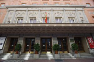 Vista de la fachada del teatro de La Zarzuela de Madrid.  EFE/ Mariscal