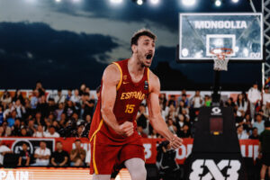 La selección española masculina de baloncesto 3x3 logró este domingo una histórica medalla de oro tras vencer a Suiza por 21-17 en la final de la Copa del Mundo, que se disputó en Ulán Bator, capital de Mongolia. EFE/FIBA