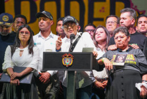 Fotografía cedida este sábado por la Presidencia de Colombia de su mandatario Gustavo Petro, hablando durante un acto publico en Medellín (Colombia). EFE/ Presidencia de Colombia