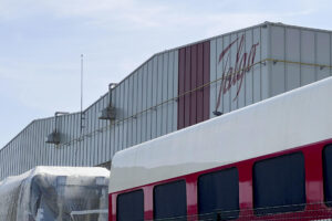 Imagen de archivo de un tren Talgo en la fabrica de montaje de la localidad alavesa de Rivabellosa. EFE/Adrián Ruiz de Hierro
