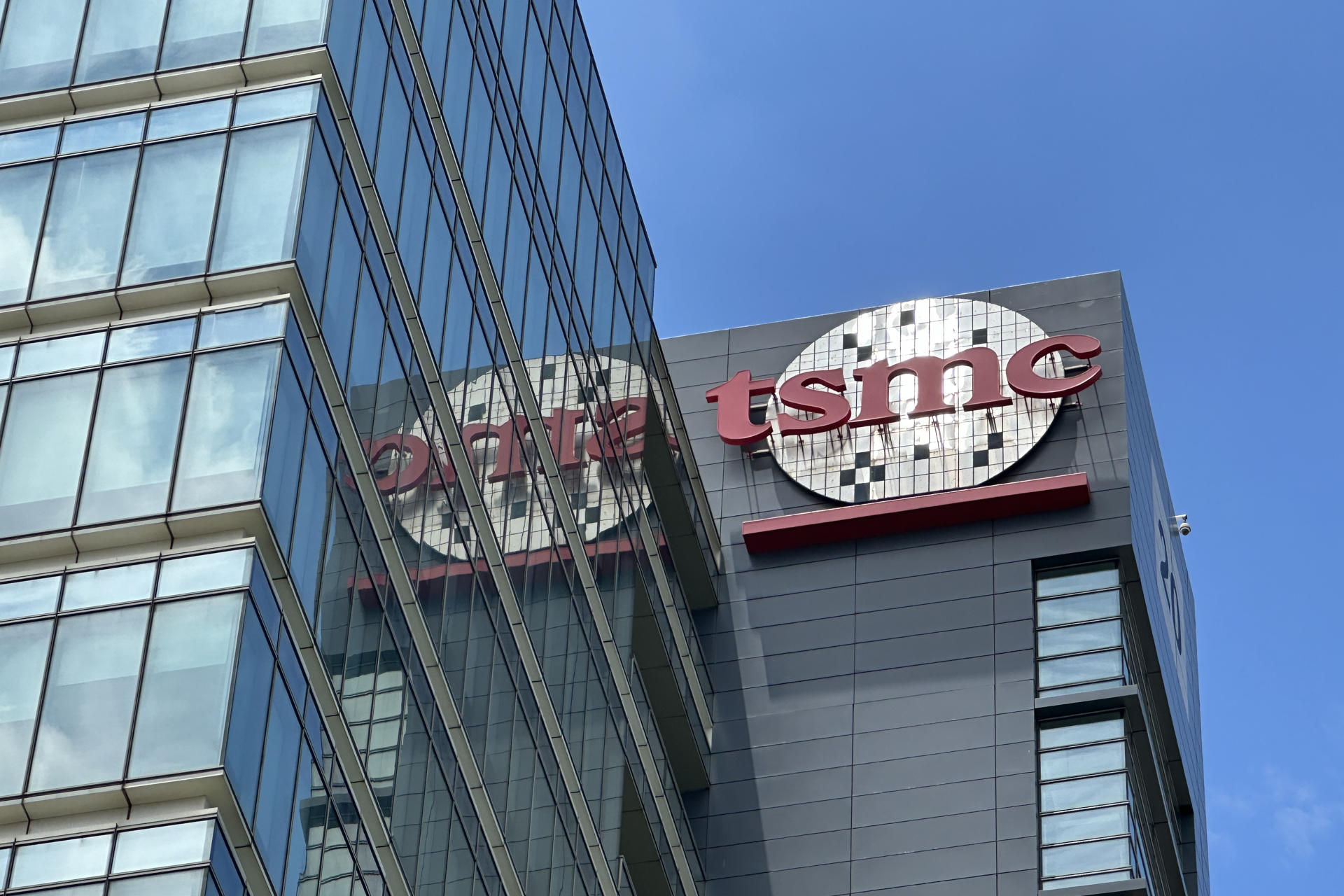 Fotografía de archivo que muestra el exterior de una fábrica de TSMC, en el parque científico e industrial de Hsinchu (norte de Taiwán). EFE/Javier Castro Bugarín.