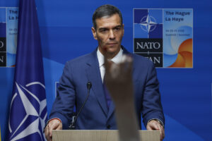 Pedro Sánchez en la rueda de prensa tras la cumbre de la OTAN. EFE/J.J. Guillen