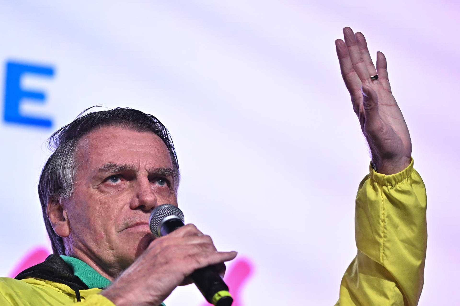 El expresidente de Brasil Jair Bolsonaro habla durante el encuentro nacional de mujeres representantes del Partido Liberal, este 6 de junio de 2025, en Brasilia (Brasil). EFE/ Andre Borges