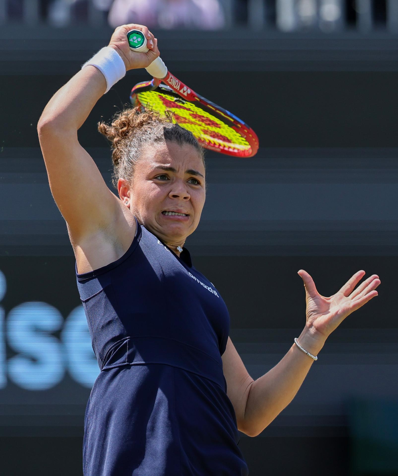 La italiana Jasmine Paolini accede a las semifinales del torneo sobre hierba de Bad Homburg (Alemania). EFE/EPA/RONALD WITTEK