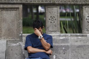 En la imagen de archivo, un hombre con migraña. EFE/Sáshenka Gutiérrez