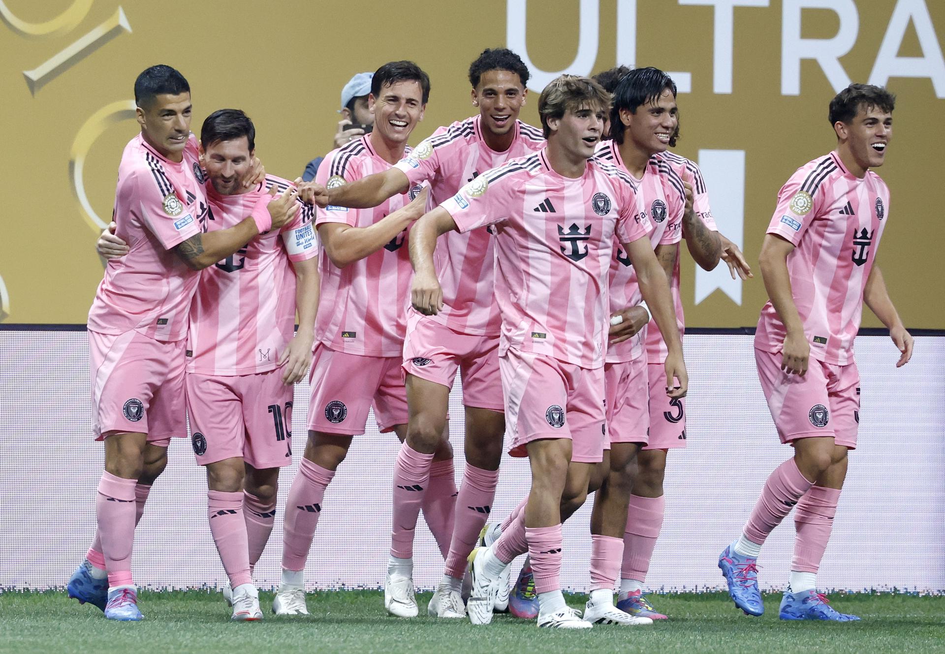 Los jugadores del Inter Miami celebran un gol durante un partido del Mundial de Clubes. EFE/EPA/ERIK S. LESSER