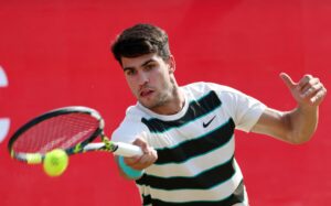 El español Carlos Alcaraz en el torneo de tenis Queen's Club Championships en Londres, este martes.EFE/EPA/ANDY RAIN