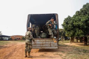 Fotografía de archivo que muestra a efectivos de la Fuerza de Tarea Conjunta (FTC) de Paraguay en un operativo. EFE/Nathalia Aguilar