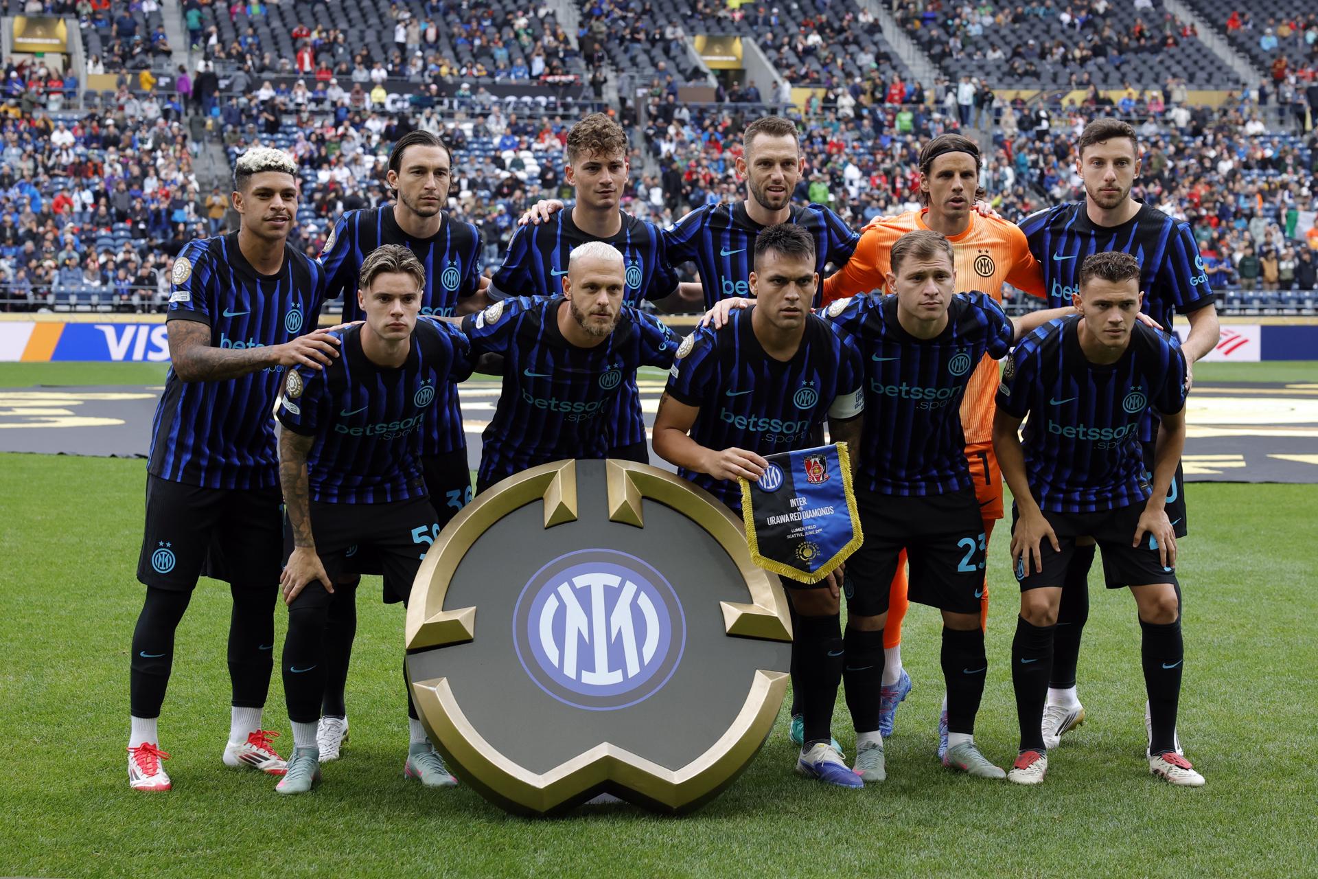Jugadores del Inter de Milán posan en la previa a un partido del Mundial de Clubes de la FIFA. EFE/JOHN G. MABANGLO