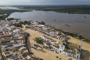 Imagen de archivo del poblado de El Rocío, en Almonte (Huelva). EFE/ José Manuel Vidal