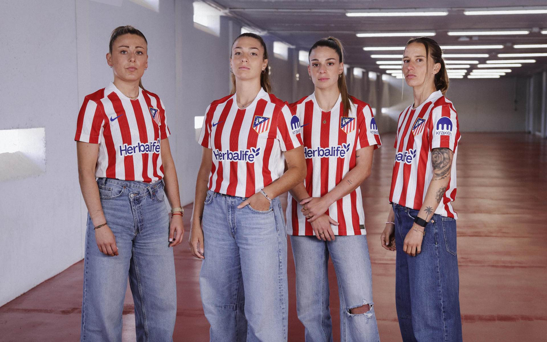 El Atlético de Madrid lanzó su nueva primera equipación para el Mundial de Clubes y la próxima temporada siguiendo el patrón más clásico de su historia, según destacó el club, con un diseño con cinco rayas rojas y cuatro blancas. EFE/Atlético de Madrid *****SOLO USO EDITORIAL/SOLO DISPONIBLE PARA ILUSTRAR LA NOTICIA QUE ACOMPAÑA (CRÉDITO OBLIGATORIO) *****