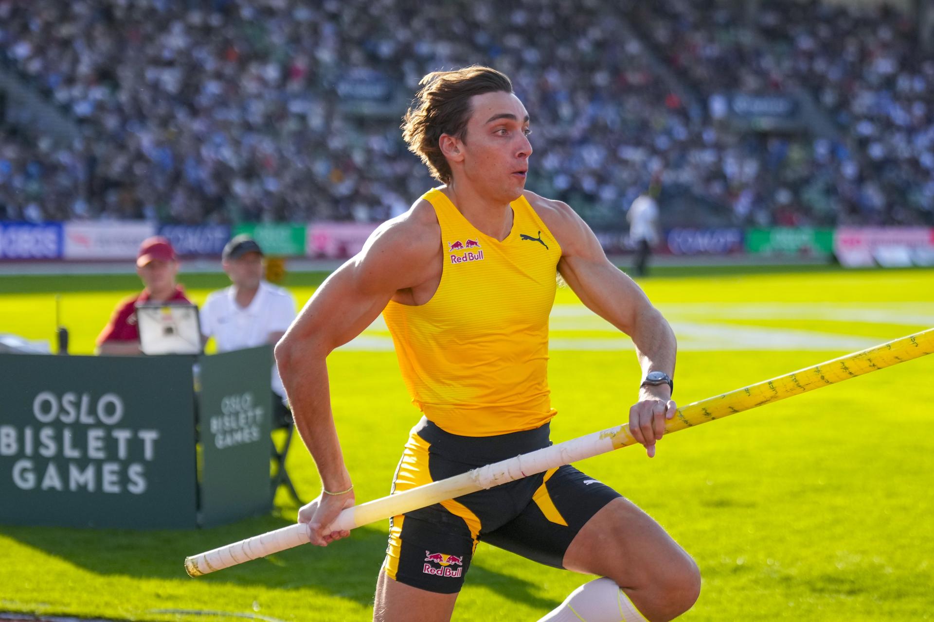 El sueco Armand Duplantis, plusmarquista universal de salto con pértiga, se impuso en los Bislett Games de Oslo con una marca de 6,15 metros. EFE/EPA/Heiko Junge NORWAY OUT